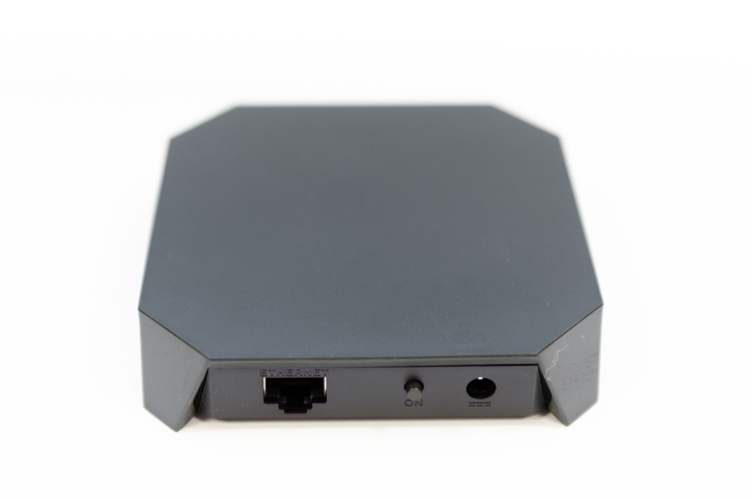 Vista lateral con interfaces y leds